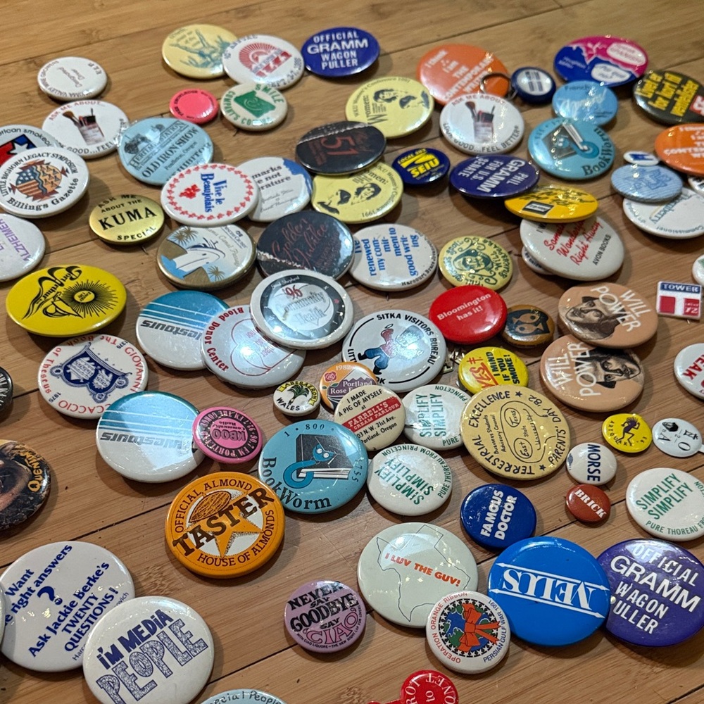 Vintage Button Pin Collection - Picture 2 of 4